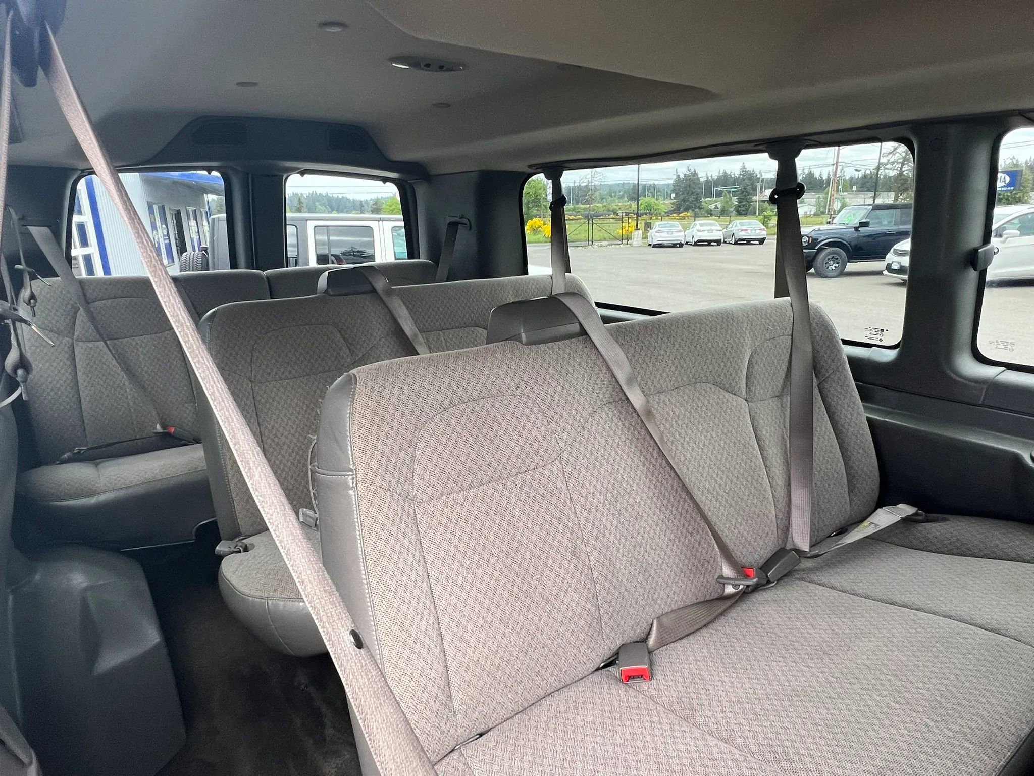 Used 2017 Chevrolet Express 3500 LT w/ LT Preferred Equipment Group RWD image 8