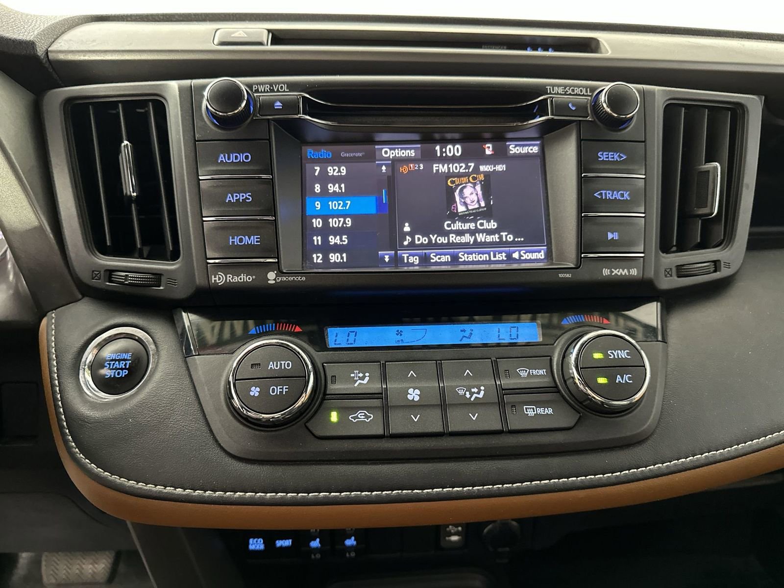 Used 2017 Toyota RAV4 SE image 25