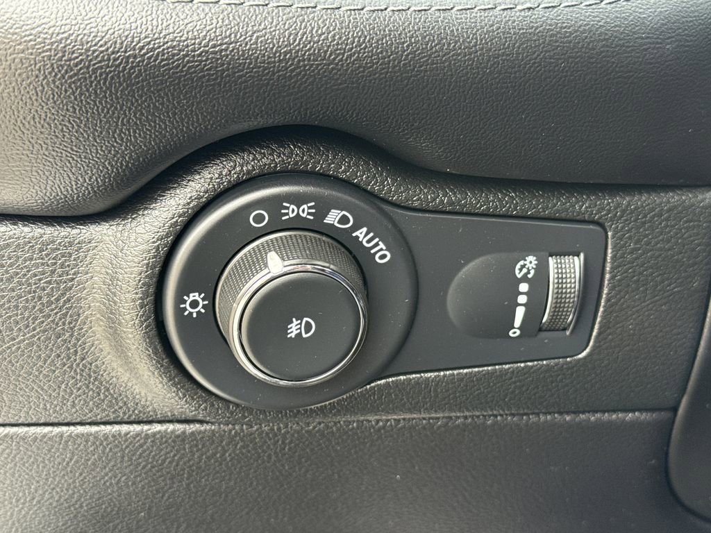 Used 2022 Dodge Durango GT image 40