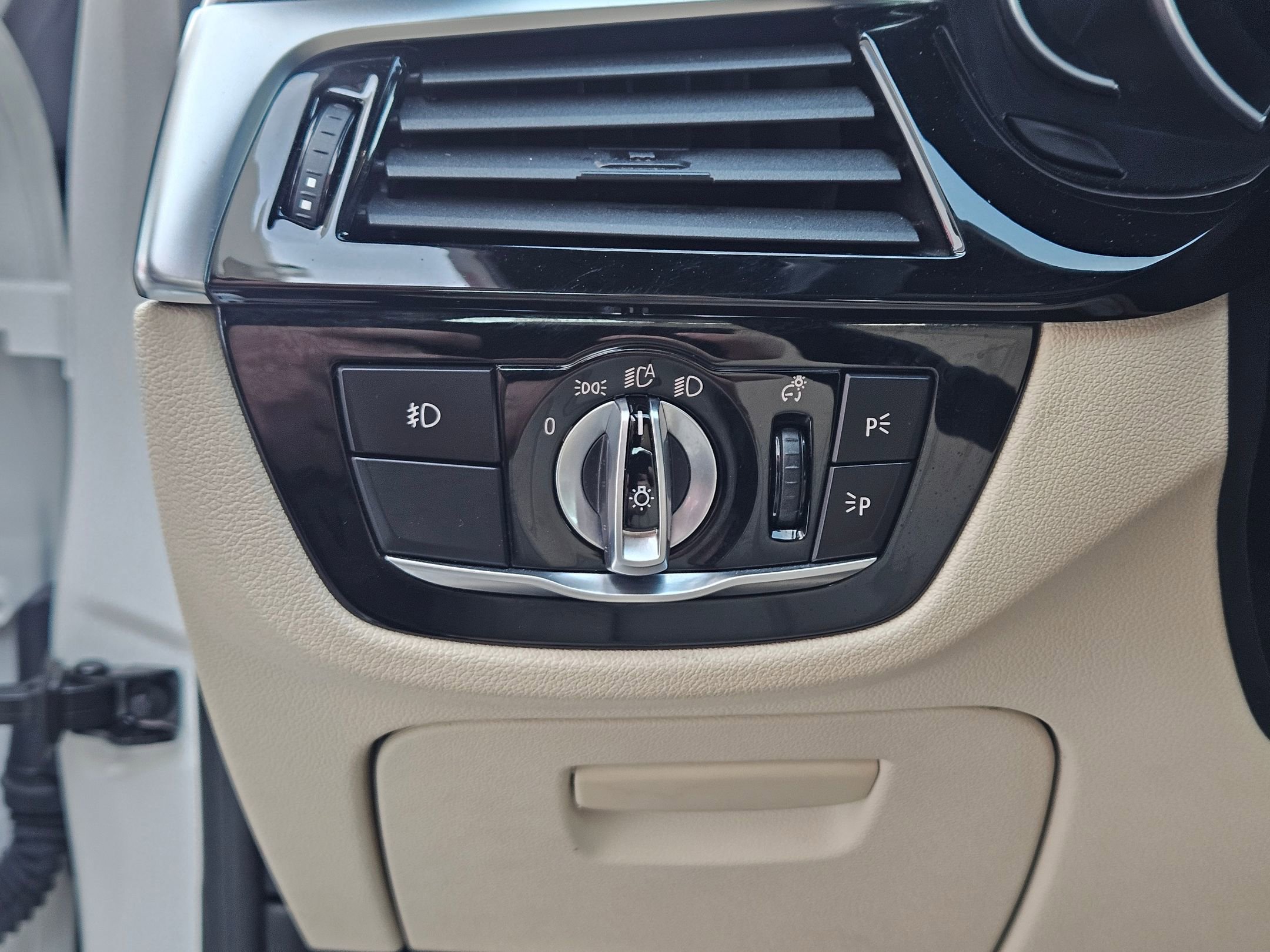 Used 2018 BMW 530i w/ Premium Package image 20