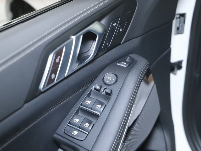 Used 2024 BMW X5 xDrive40i w/ M Sport Package AWD/4WD image 18