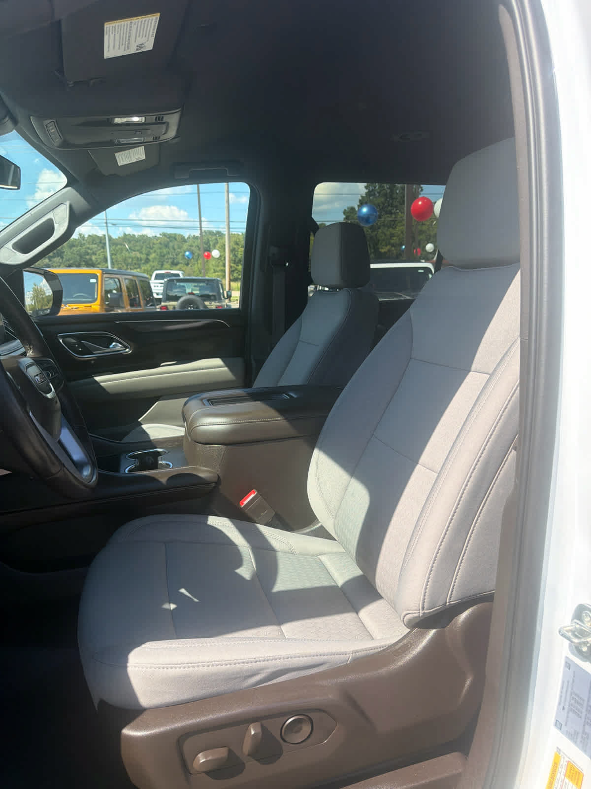Used 2022 GMC Yukon SLE AWD/4WD image 15