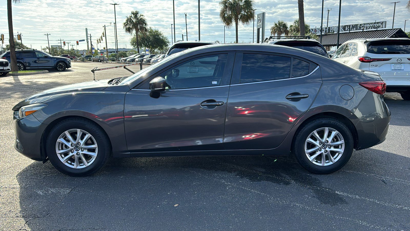 Used 2018 MAZDA MAZDA3 Sport w/ Preferred Equipment Package FWD image 5