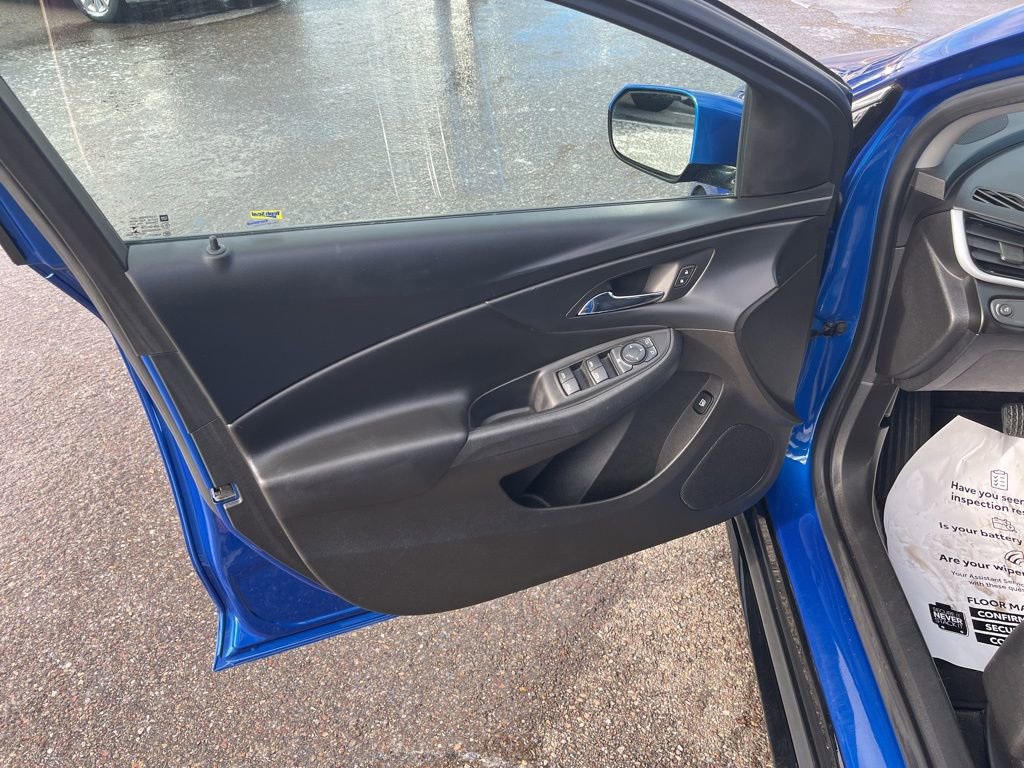 Used 2017 Chevrolet Volt LT w/ Comfort Package image 9