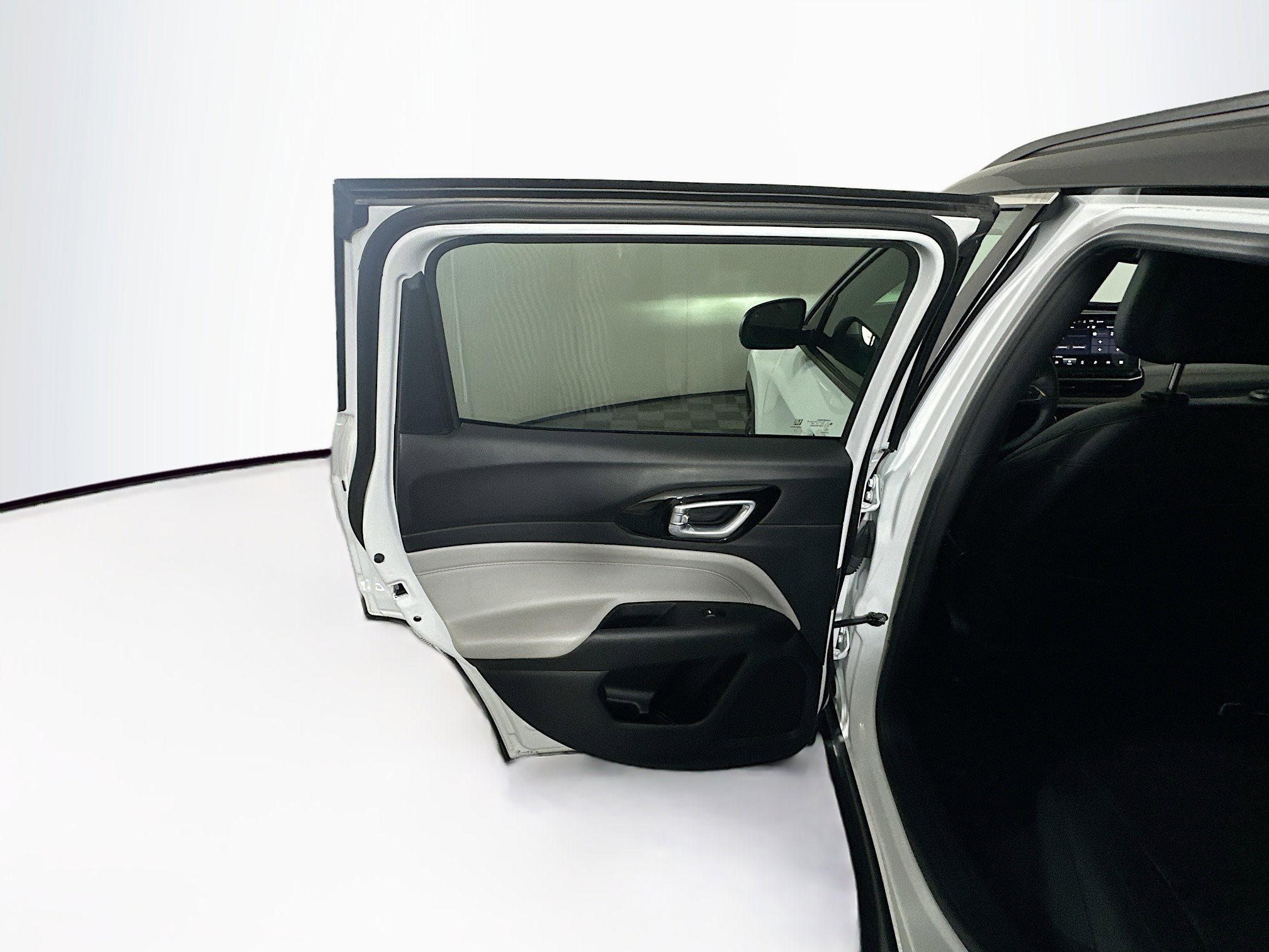 Used 2025 Jeep Compass Limited image 25