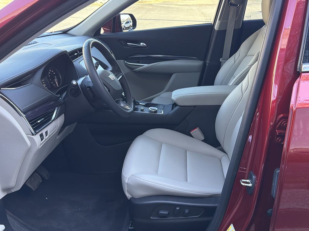 Certified 2023 Cadillac XT4 Luxury image 9