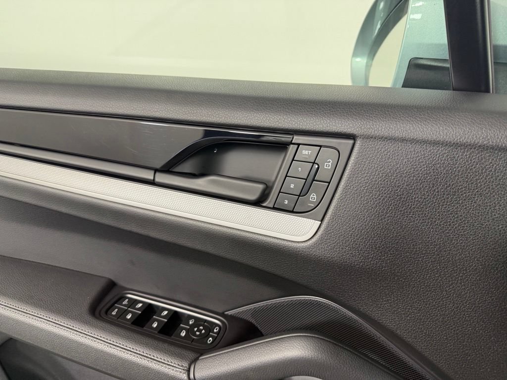 Certified 2025 Porsche Cayenne AWD/4WD image 20