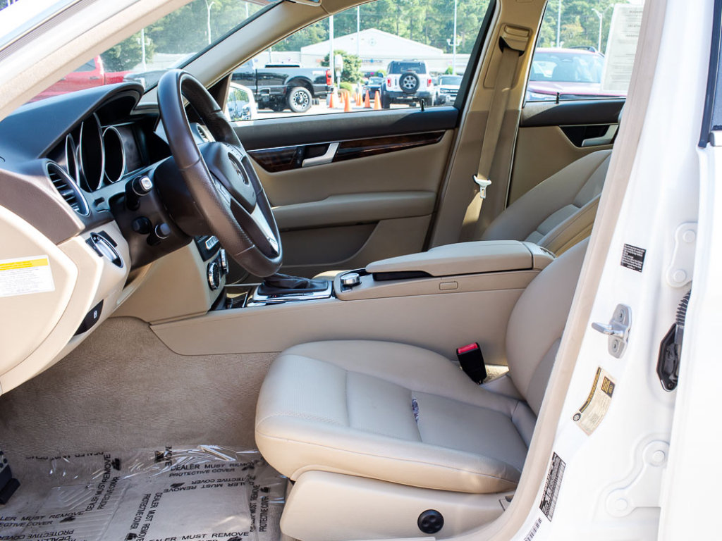 Used 2013 Mercedes-Benz C 250 Sedan image 16