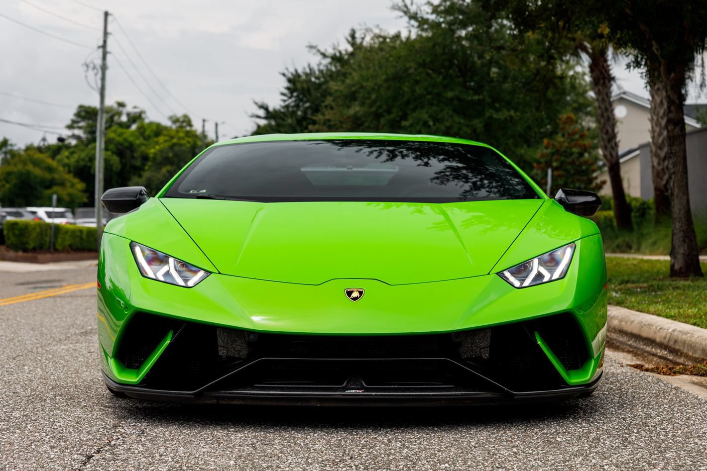 Used 2018 Lamborghini Huracan Performante AWD/4WD image 2