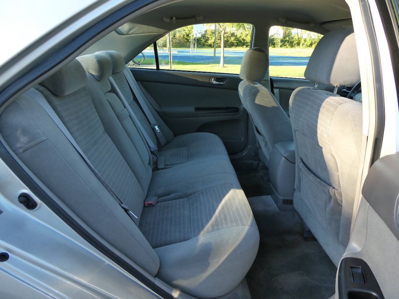 Used 2005 Toyota Camry LE FWD image 24