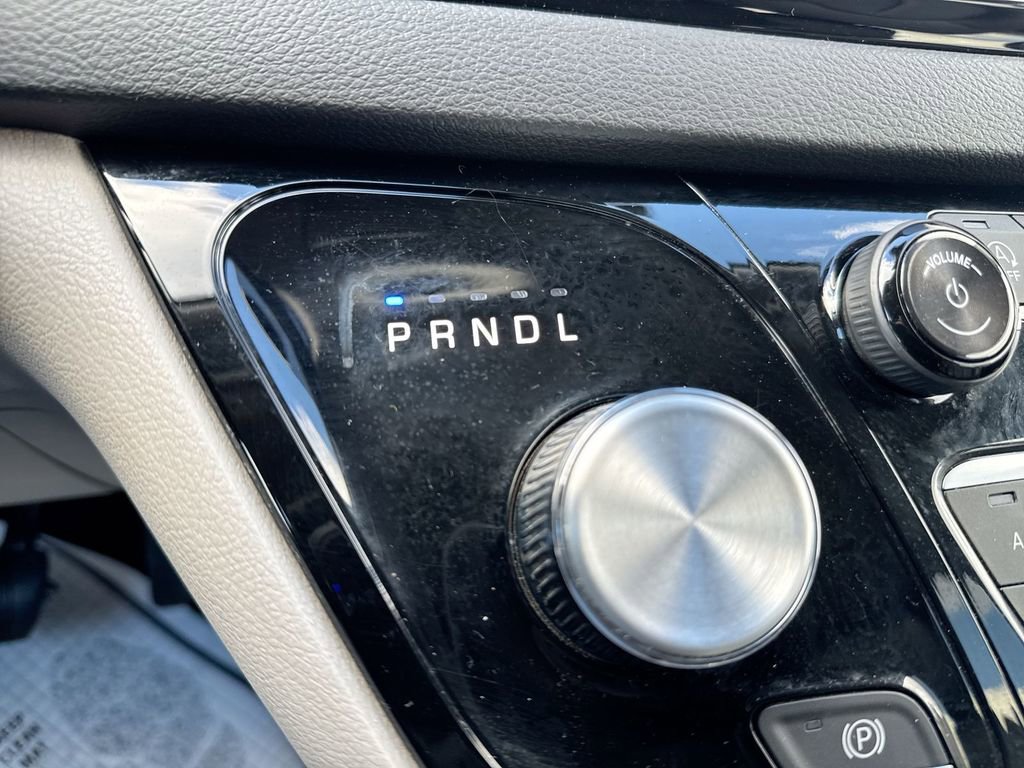 Used 2024 Chrysler Pacifica Touring-L image 17