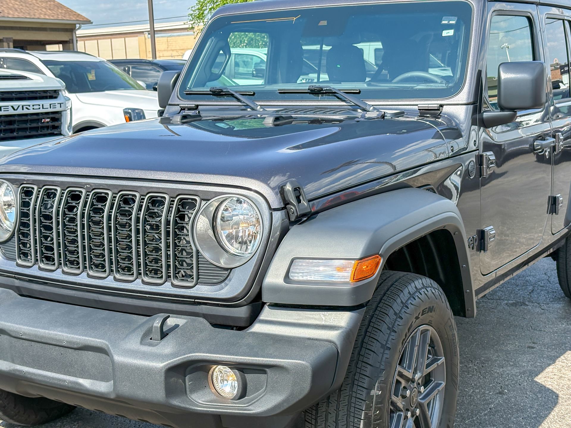 Used 2025 Jeep Wrangler Unlimited Sport AWD/4WD image 8