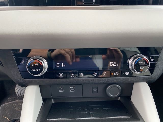 New 2025 Mitsubishi Outlander SE image 28