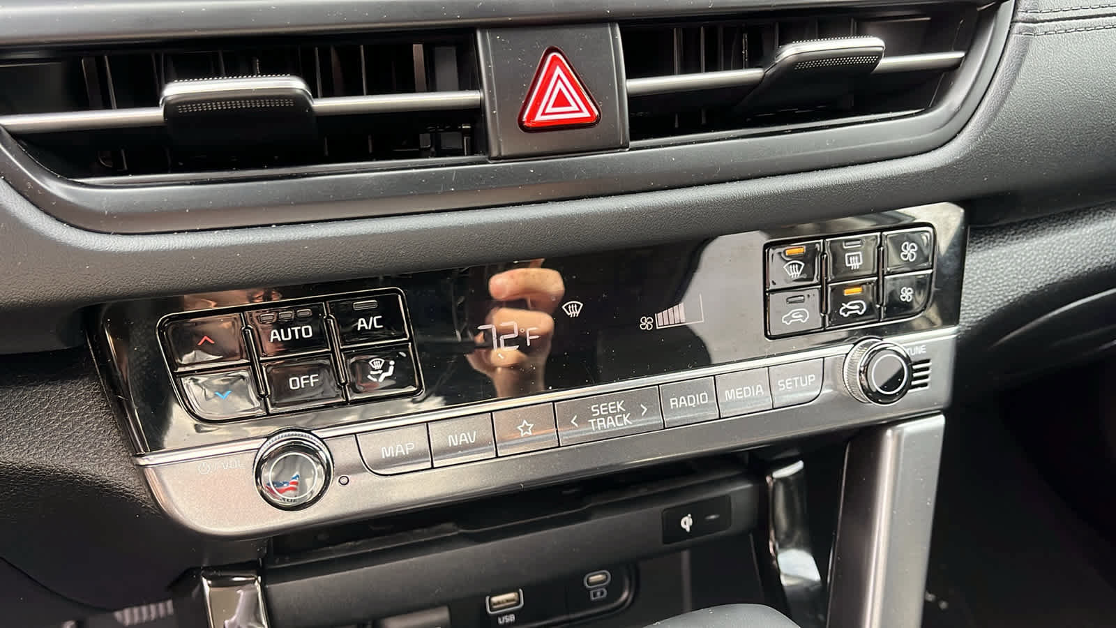 Used 2025 Kia Seltos SX w/ SX Sunroof Package image 19