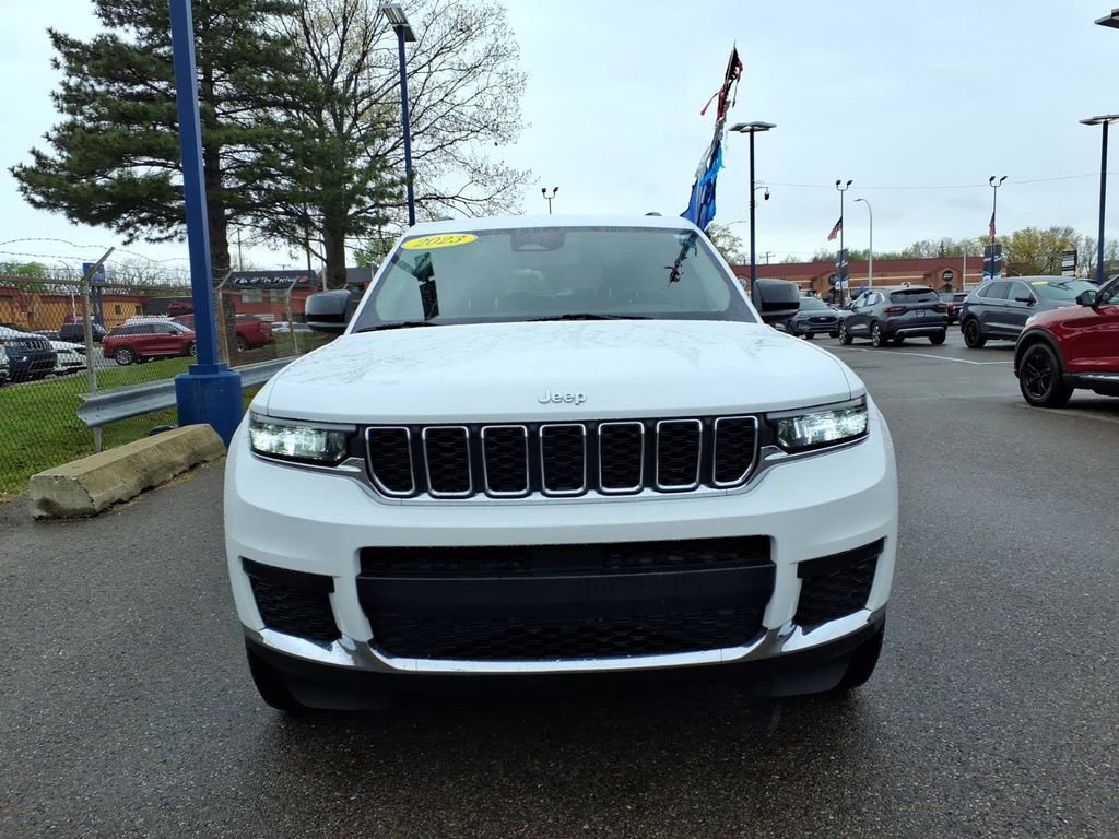 Used 2023 Jeep Grand Cherokee L Laredo w/ Luxury Tech Group I AWD/4WD image 2