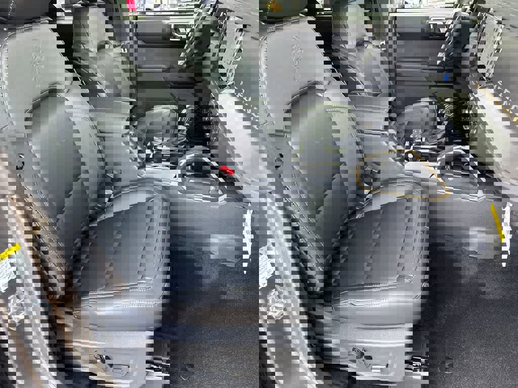 New 2025 Ford Bronco Badlands image 12