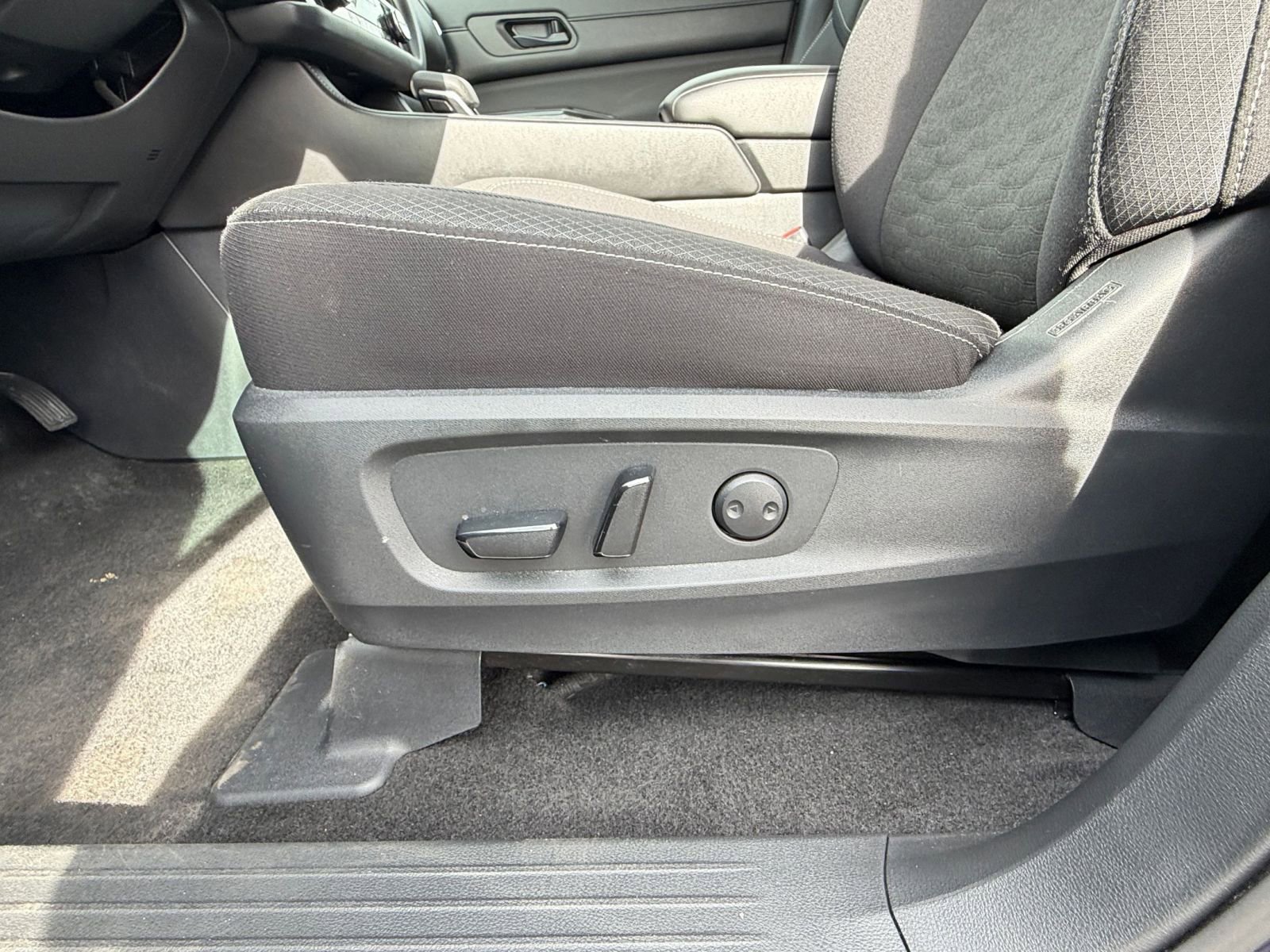 Used 2025 Nissan Pathfinder SV AWD/4WD image 22