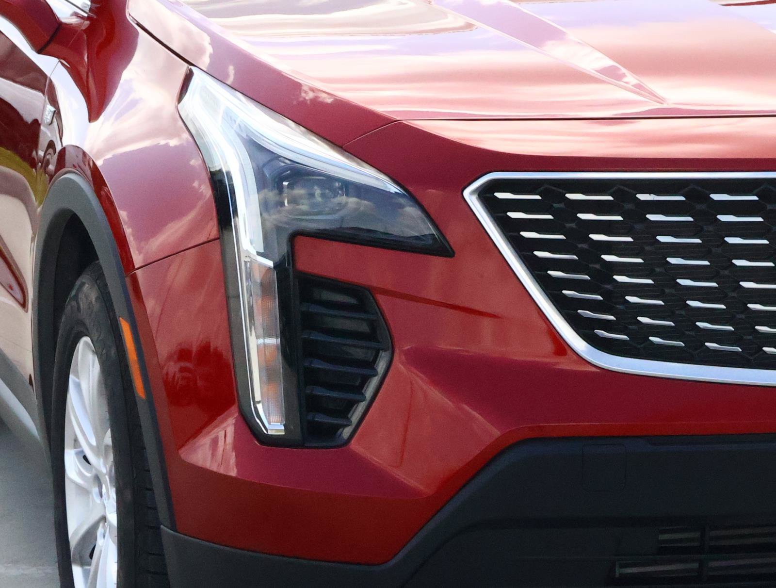 Used 2023 Cadillac XT4 Luxury w/ Cold Weather Package FWD image 9