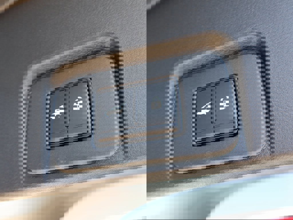 Used 2025 Nissan Rogue SV w/ Rock Creek Premium Package image 17