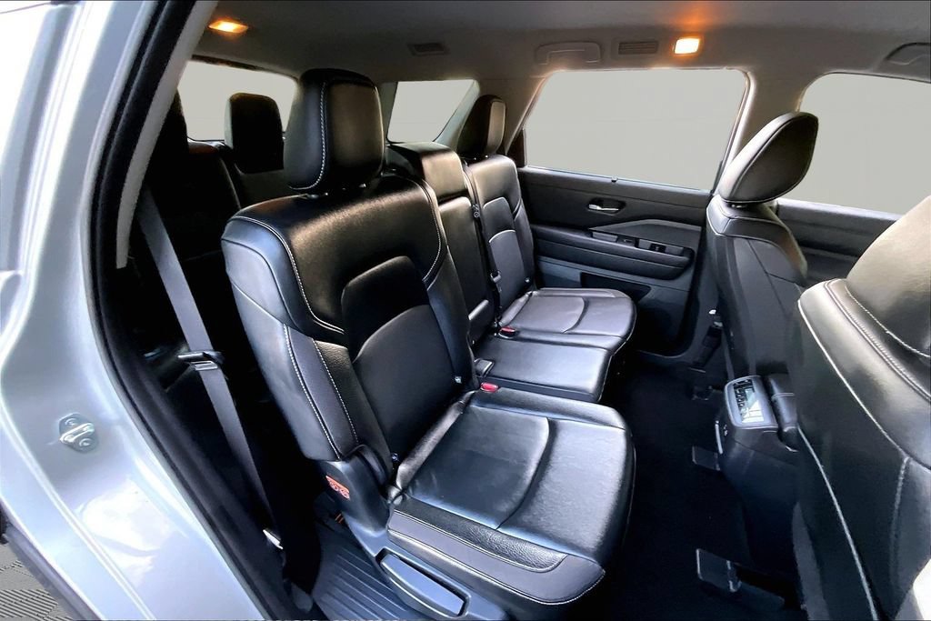 Used 2023 Nissan Pathfinder SL w/ Black Appearance Package AWD/4WD image 20