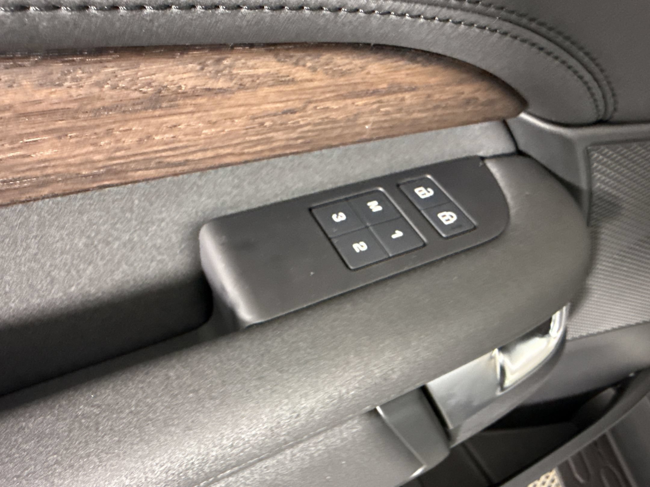 New 2026 Land Rover Discovery S AWD/4WD image 14