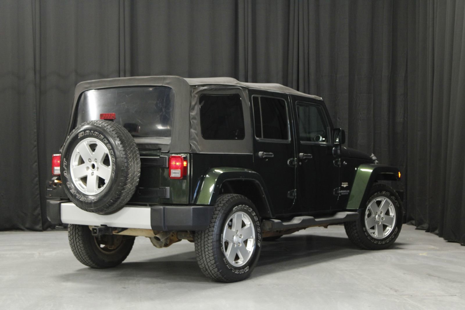 Used 2011 Jeep Wrangler Unlimited Sahara w/ Connectivity Group AWD/4WD image 5