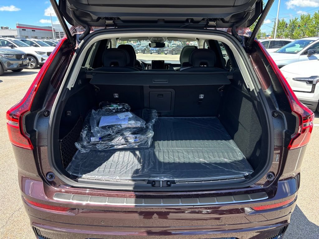New 2026 Volvo XC60 T8 Plus w/ Protection Package Premier AWD/4WD image 18