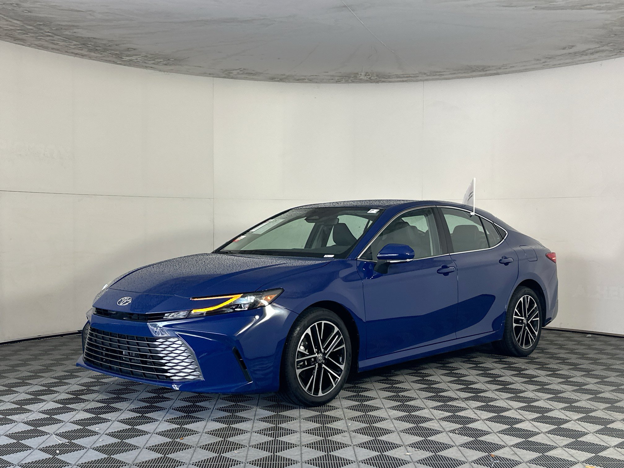 Used 2026 Toyota Camry XLE FWD image 7