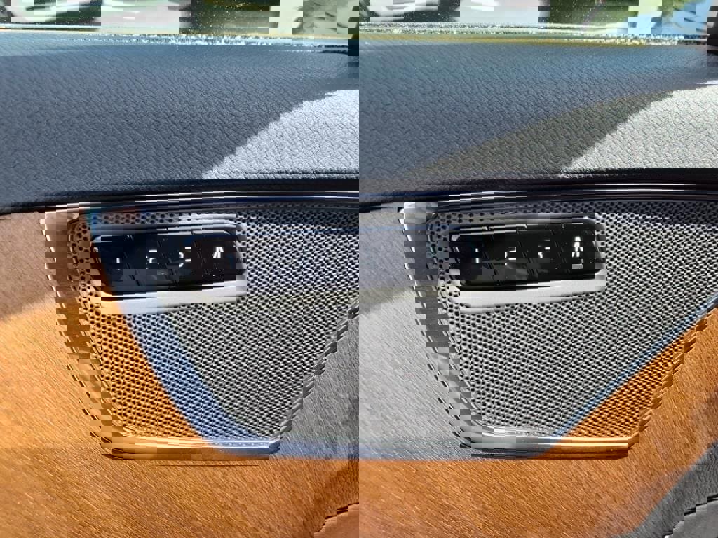 Used 2025 Volvo XC90 B5 Plus image 17