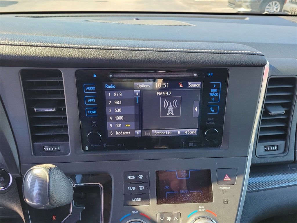 Used 2017 Toyota Sienna SE image 31