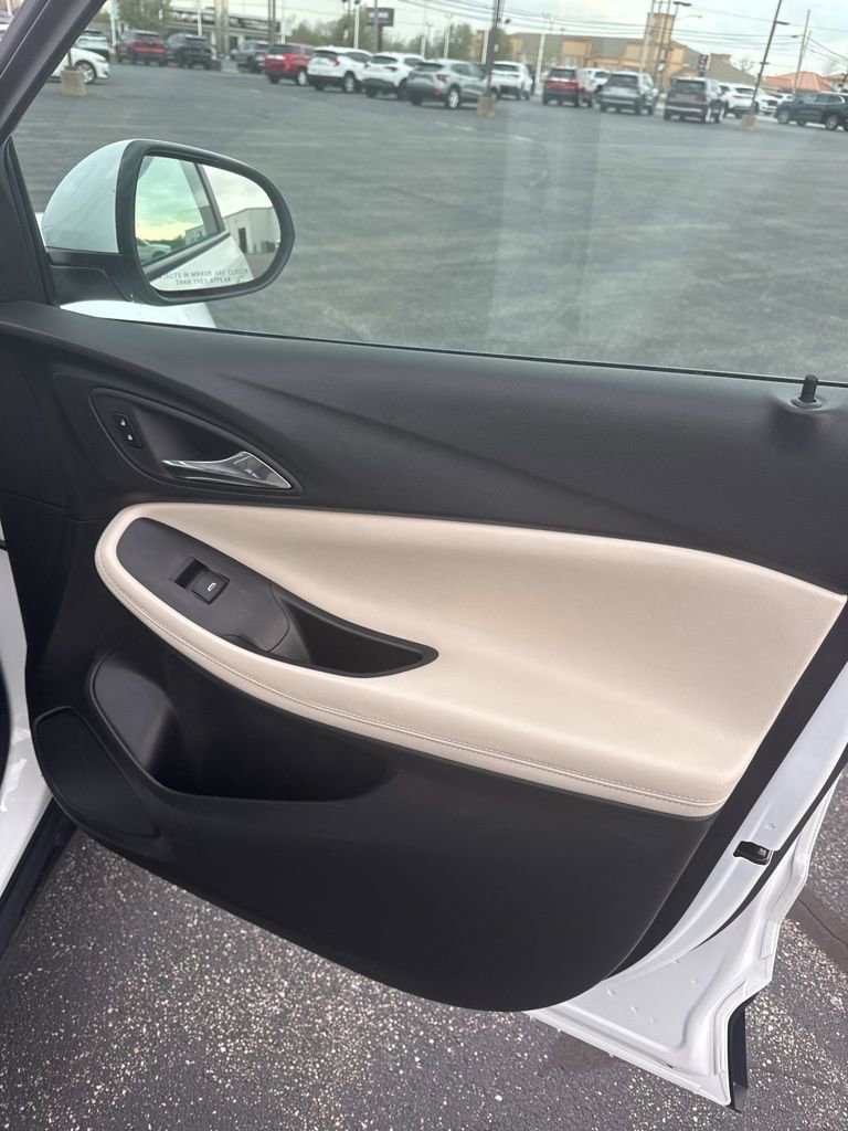 Used 2023 Buick Encore GX Select AWD/4WD image 46