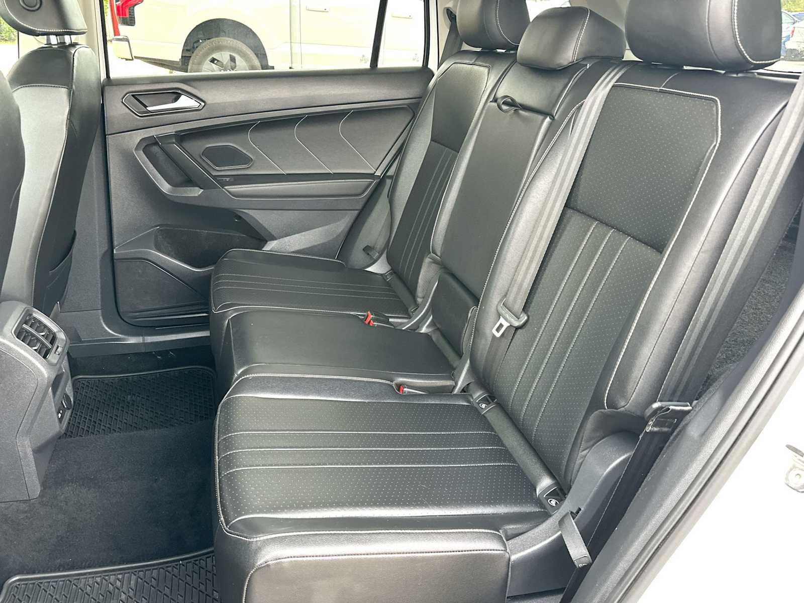 Used 2022 Volkswagen Tiguan SE AWD/4WD image 23