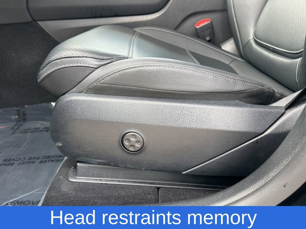 Used 2024 Mercedes-Benz GLC 300 4MATIC image 10