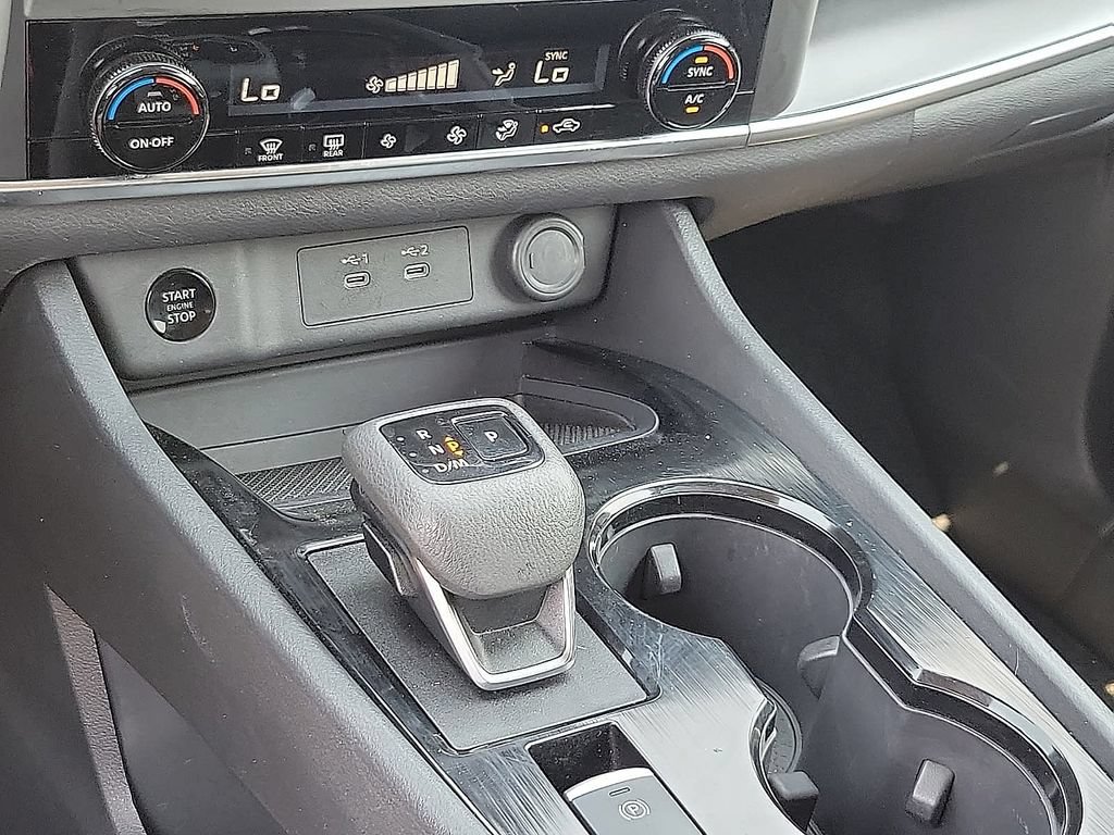 Used 2025 Nissan Rogue SV FWD image 17