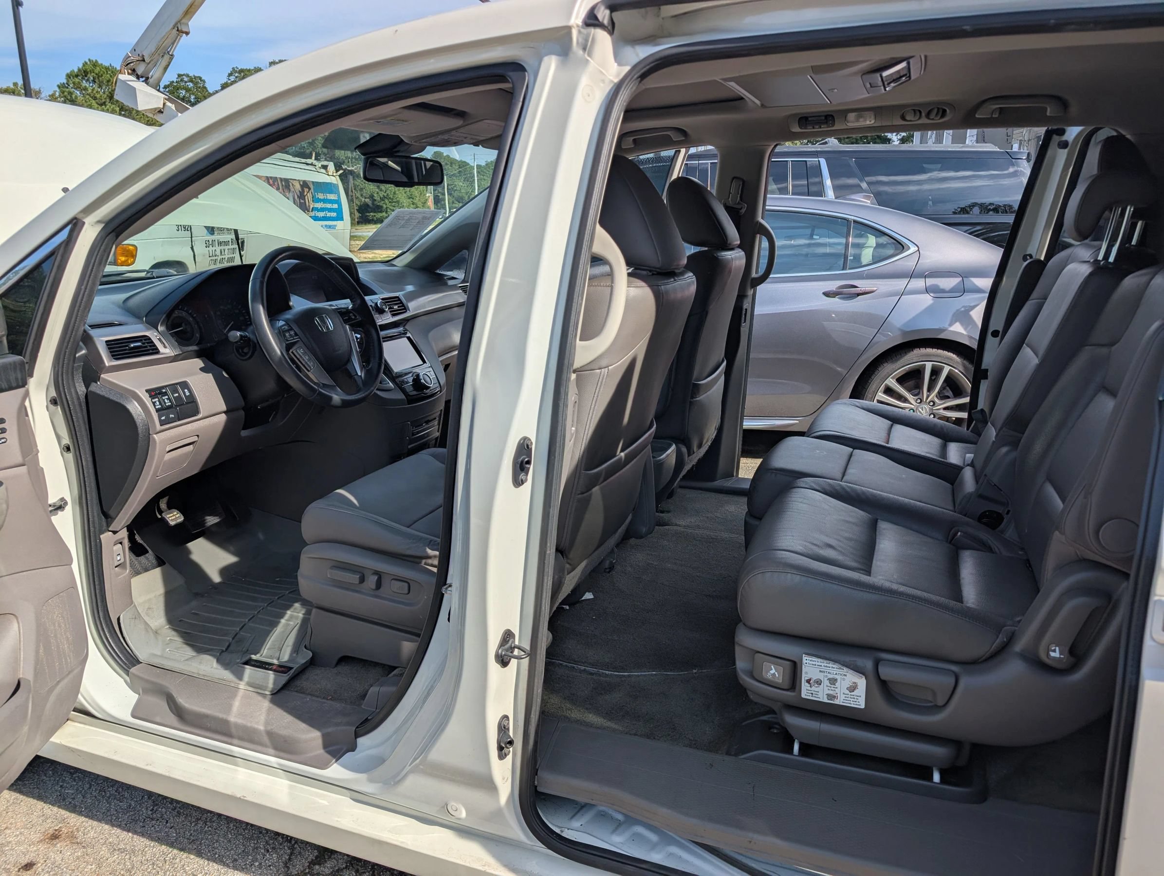 Used 2016 Honda Odyssey Touring Elite image 16
