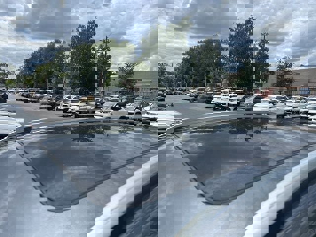 Used 2023 Volkswagen Taos SE FWD image 12