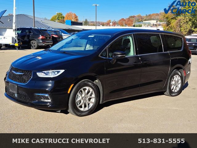 Used 2024 Chrysler Pacifica Touring-L image 1