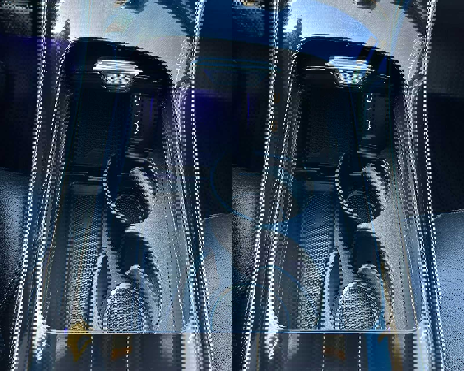 Used 2025 Mercedes-Benz GLC 300 4MATIC image 32