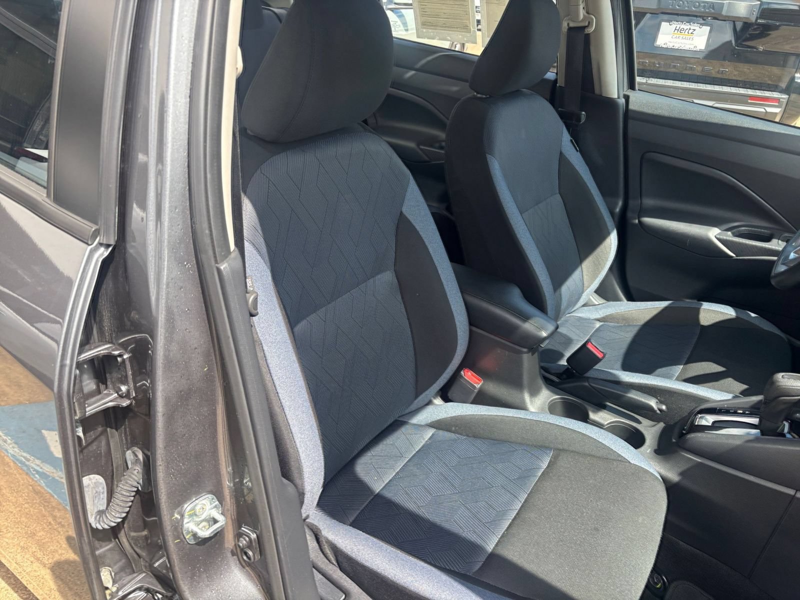 Used 2025 Nissan Versa SV FWD image 34