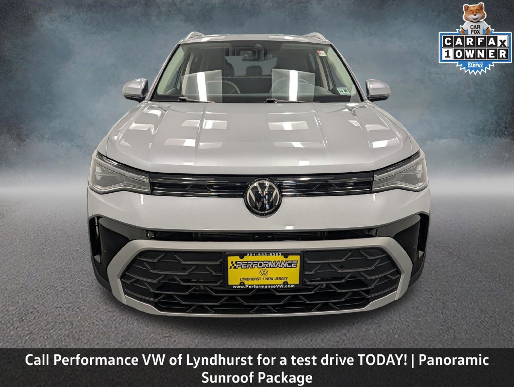 Used 2025 Volkswagen Taos SE w/ Panoramic Sunroof Package AWD/4WD image 2