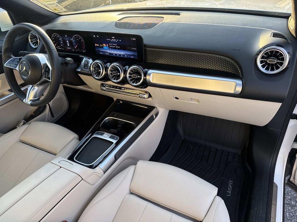 Used 2025 Mercedes-Benz GLB 250 image 13
