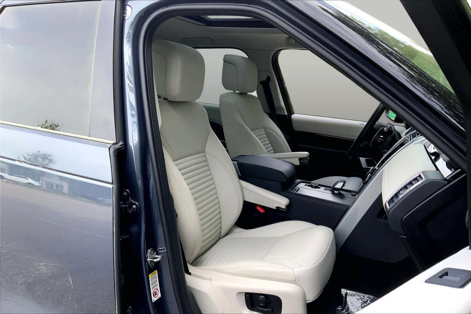 Used 2025 Land Rover Discovery S AWD/4WD image 8