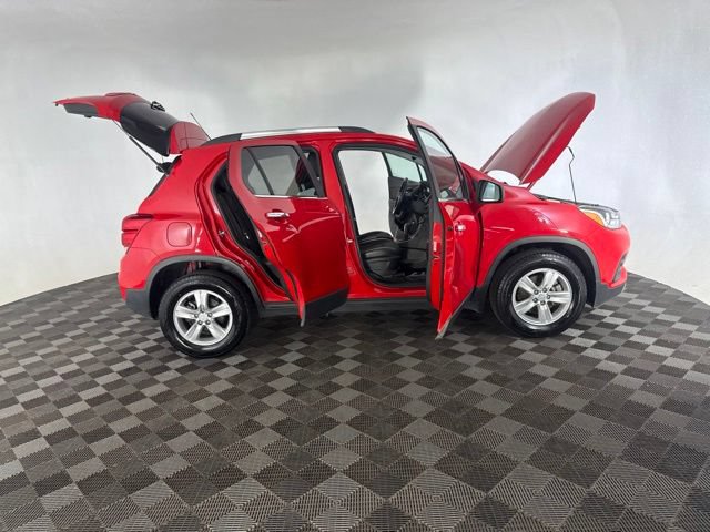 Used 2018 Chevrolet Trax LT w/ Sun & Sound Package AWD/4WD image 13