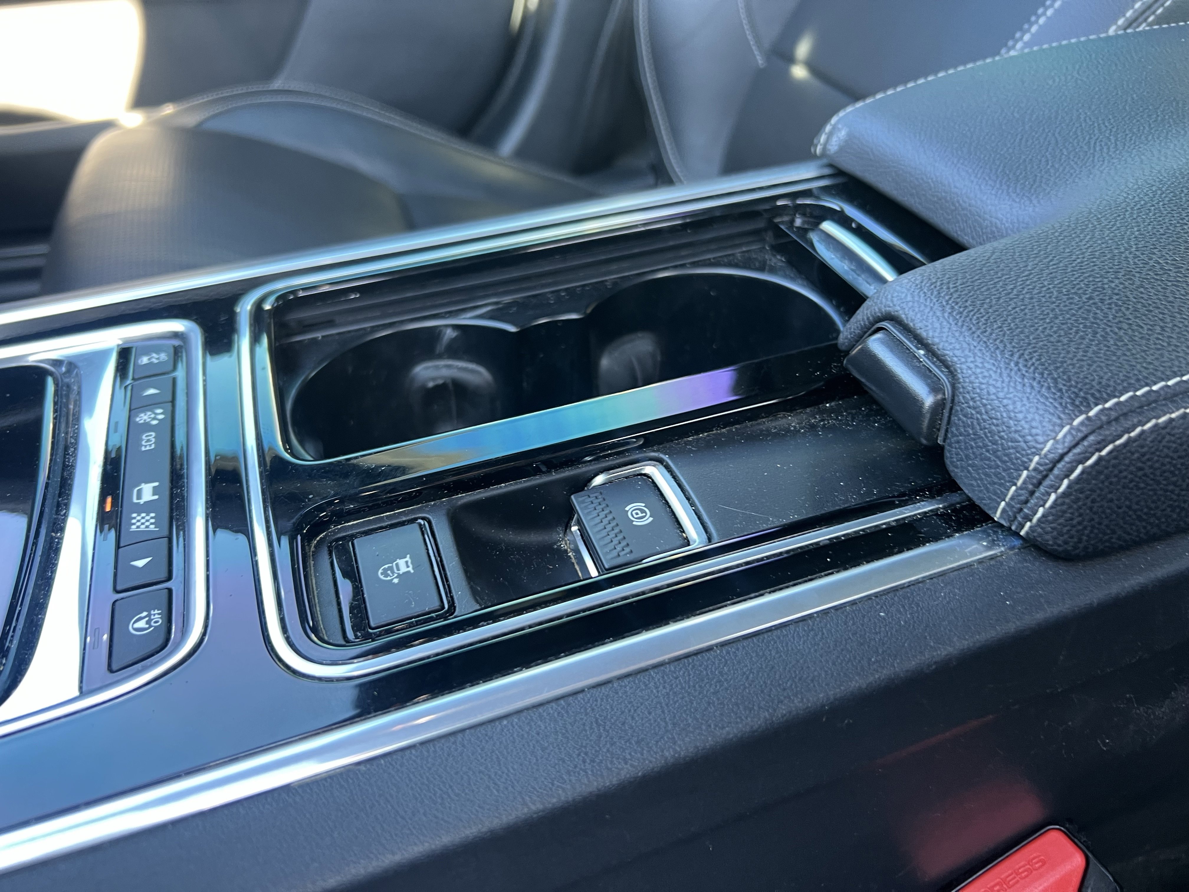 Used 2018 Jaguar XF R-Sport image 27