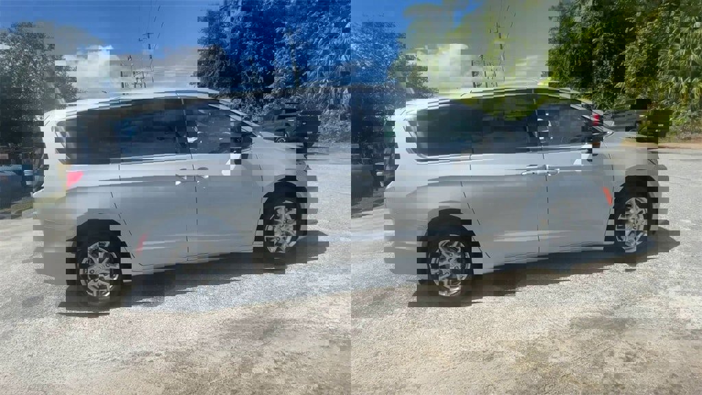 New 2026 Chrysler Pacifica Select image 9