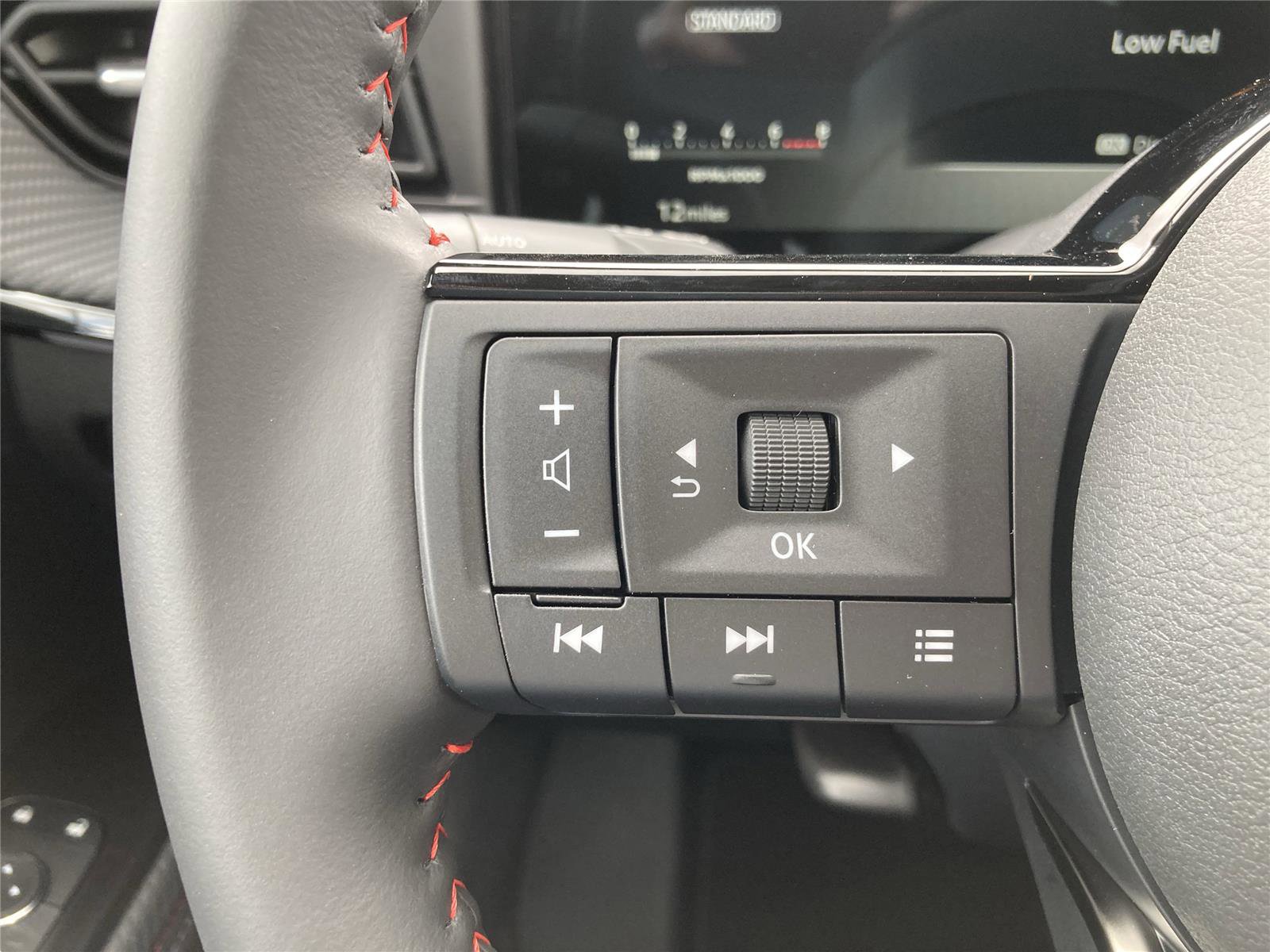 New 2025 Nissan Kicks SR image 24