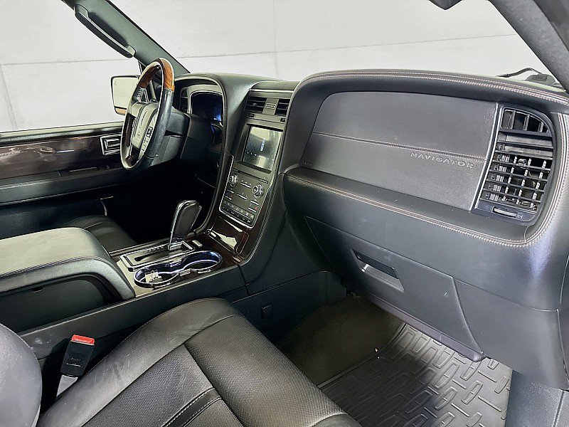 Used 2016 Lincoln Navigator Reserve AWD/4WD image 31