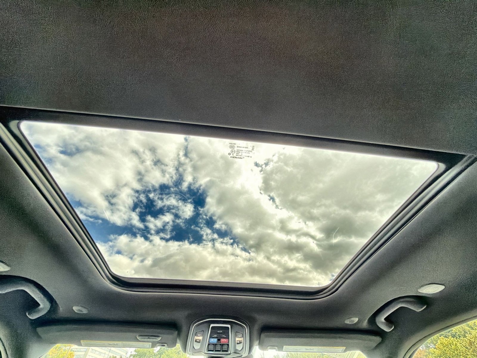 New 2025 Jeep Grand Cherokee L Limited w/ Luxury Tech Group II image 24