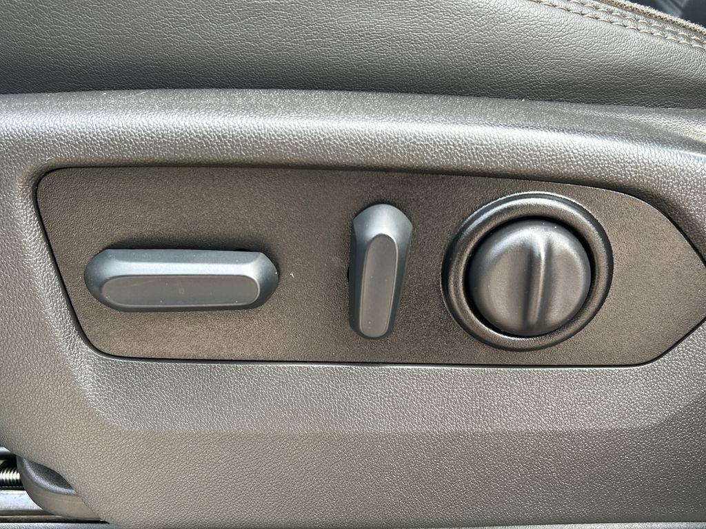 Used 2022 Chevrolet Silverado 3500 High Country w/ Safety Package II image 18