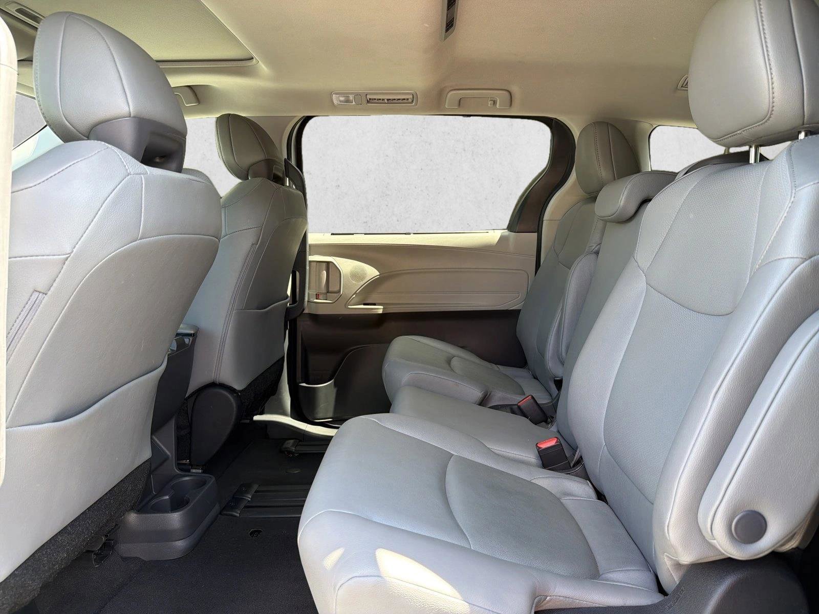 Used 2024 Toyota Sienna XLE FWD image 23